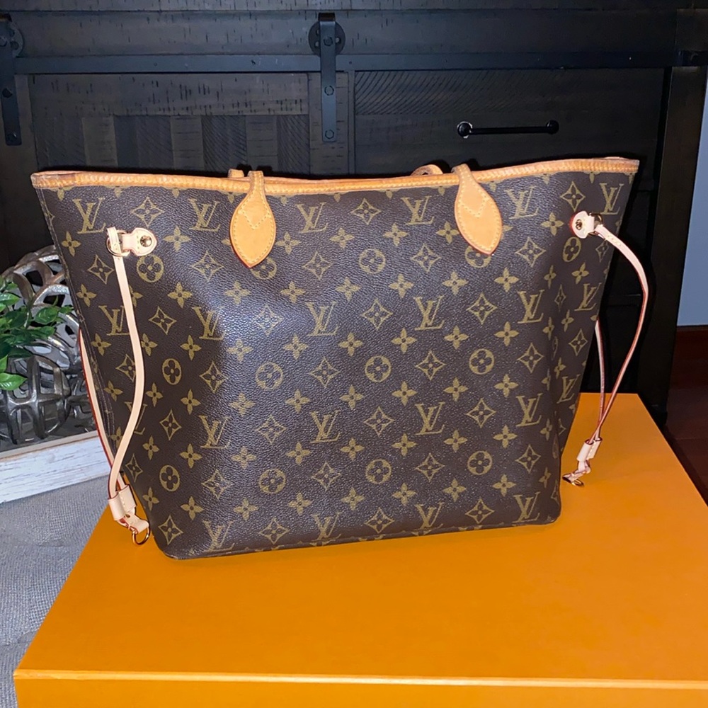Authentic Louis Vuitton Beige Neverfull Monogram MM